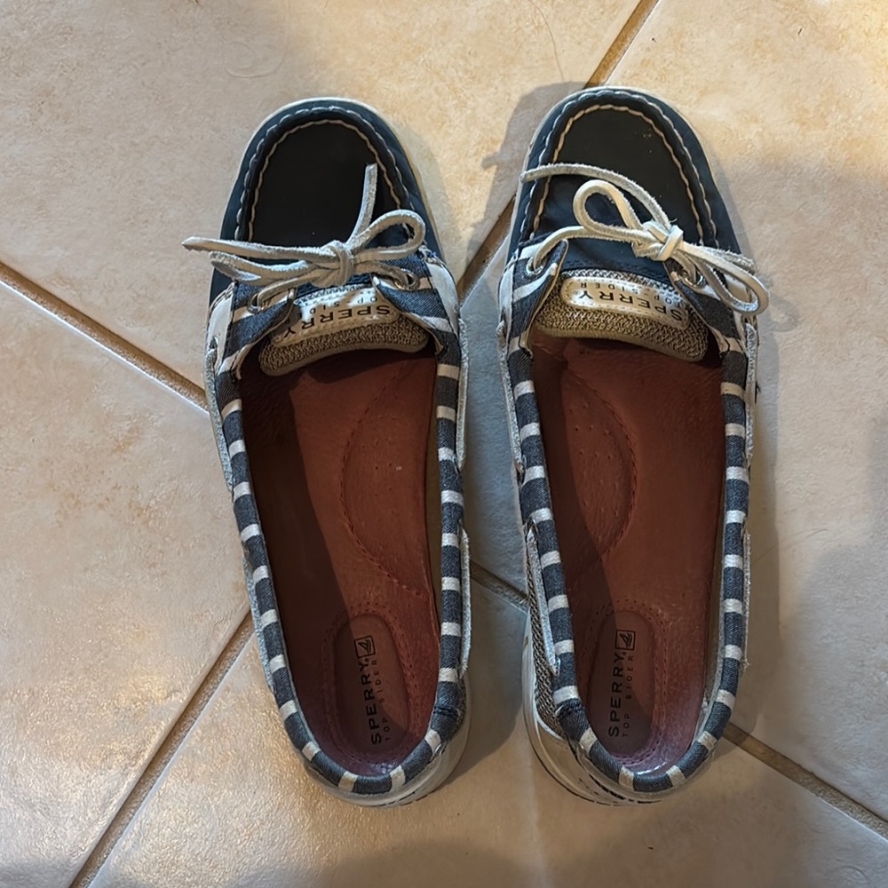 Blue Sperry women’s boat shoe